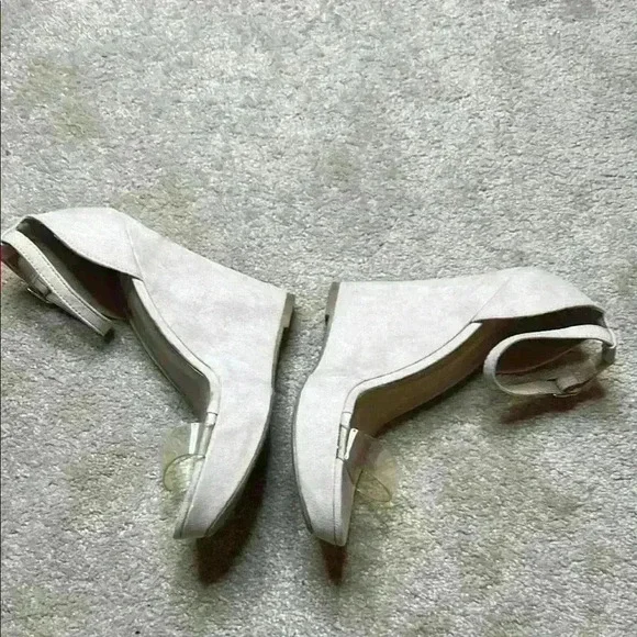 Wild Diva Sz 8 Beige Ankle Strap Heels - Picture 2 of 4